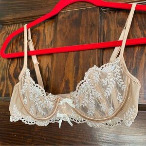 Victoria's Secret Lace Bra in Nude